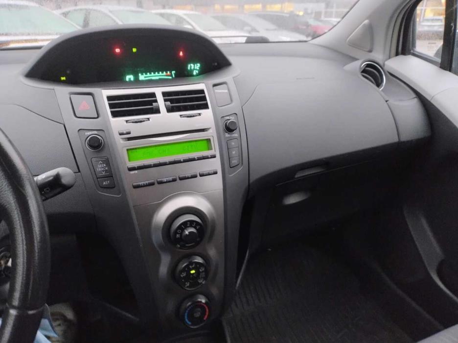 TOYOTA Yaris 2010