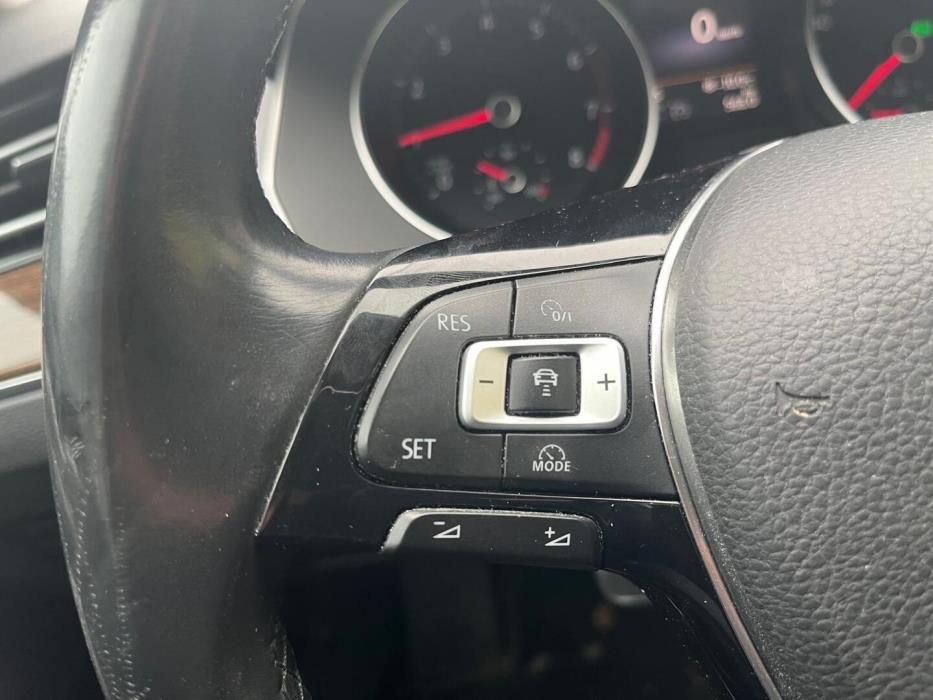 VOLKSWAGEN Passat 2016