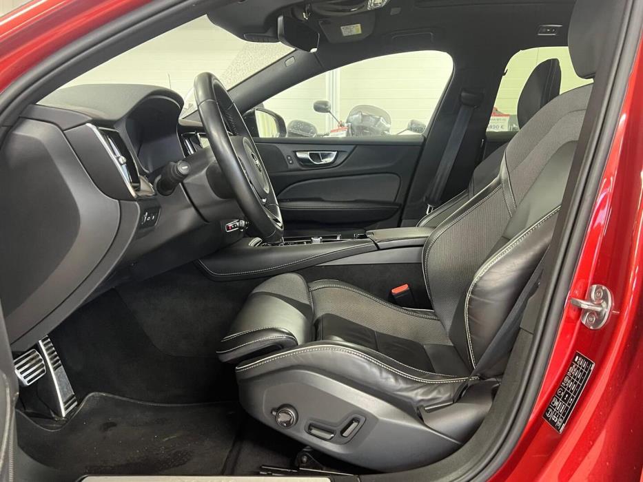 VOLVO V60 2022