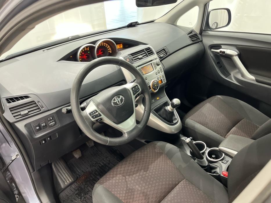 TOYOTA Verso 2011