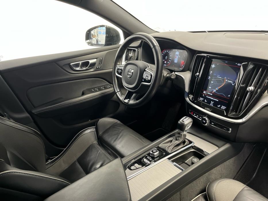 VOLVO V60 2020