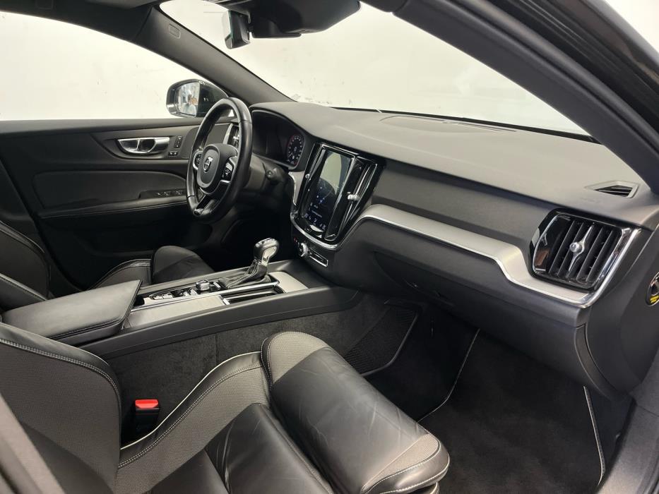 VOLVO V60 2020