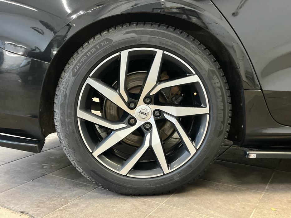VOLVO V60 2020
