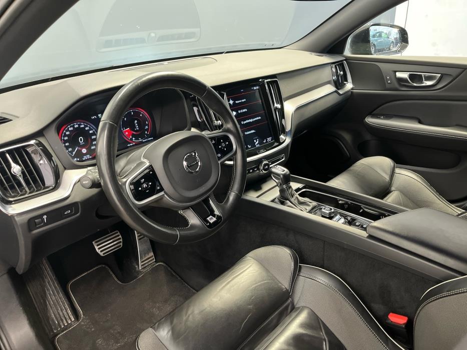 VOLVO V60 2020