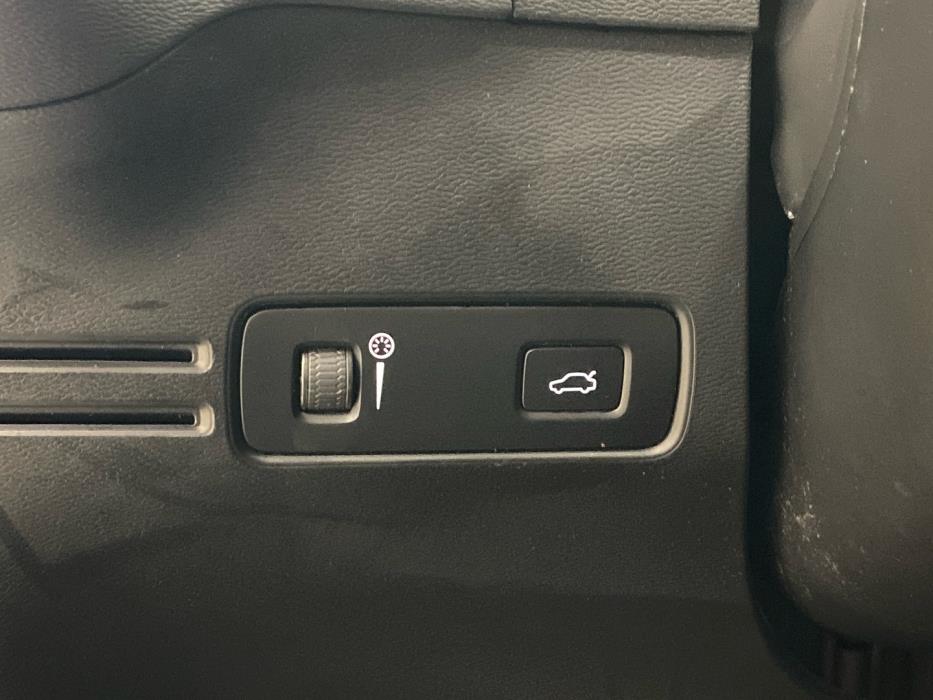 VOLVO XC40 2021