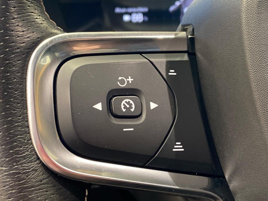 VOLVO XC40 2021