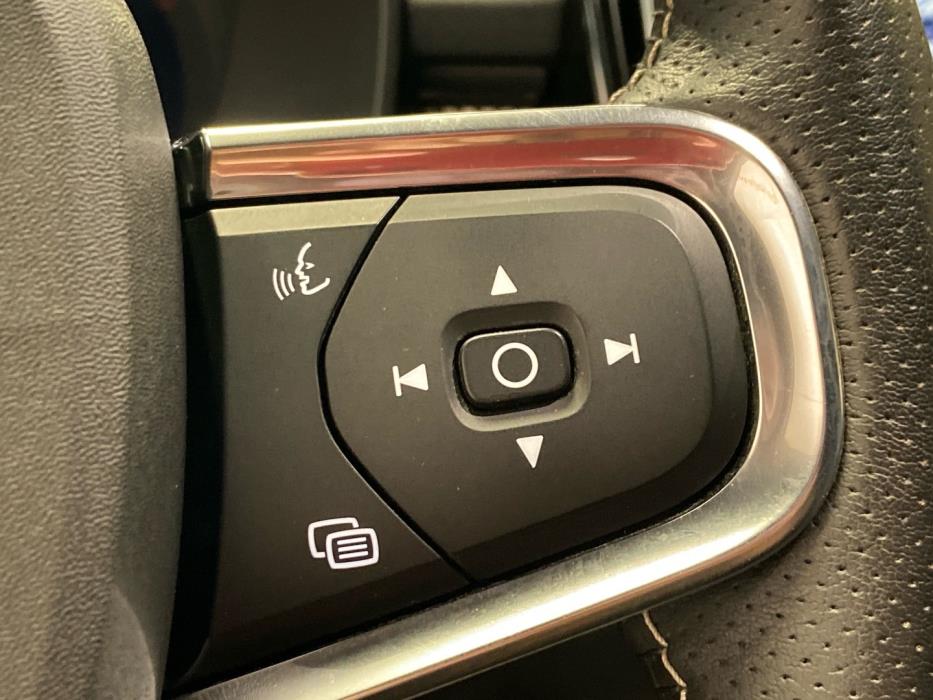 VOLVO XC40 2021