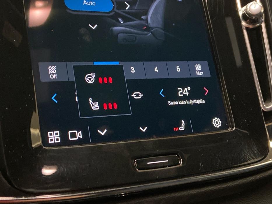 VOLVO XC40 2021