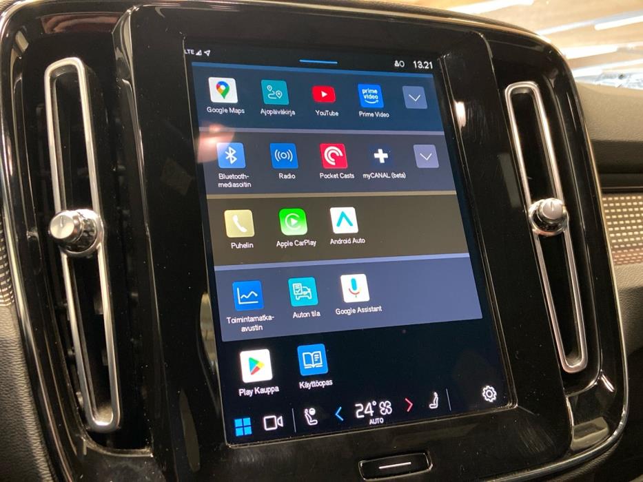 VOLVO XC40 2021
