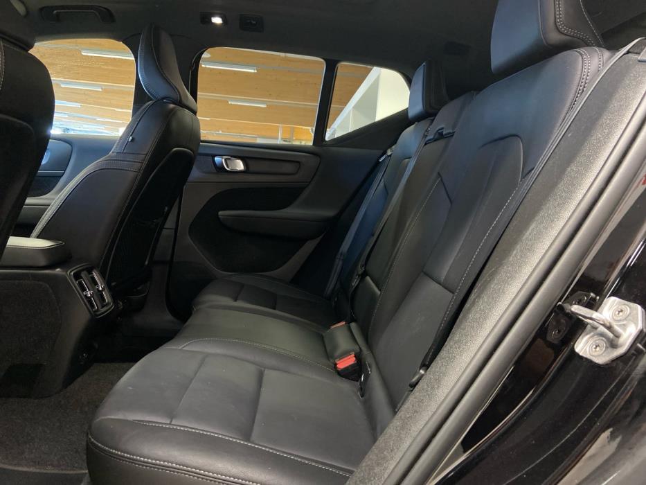 VOLVO XC40 2021