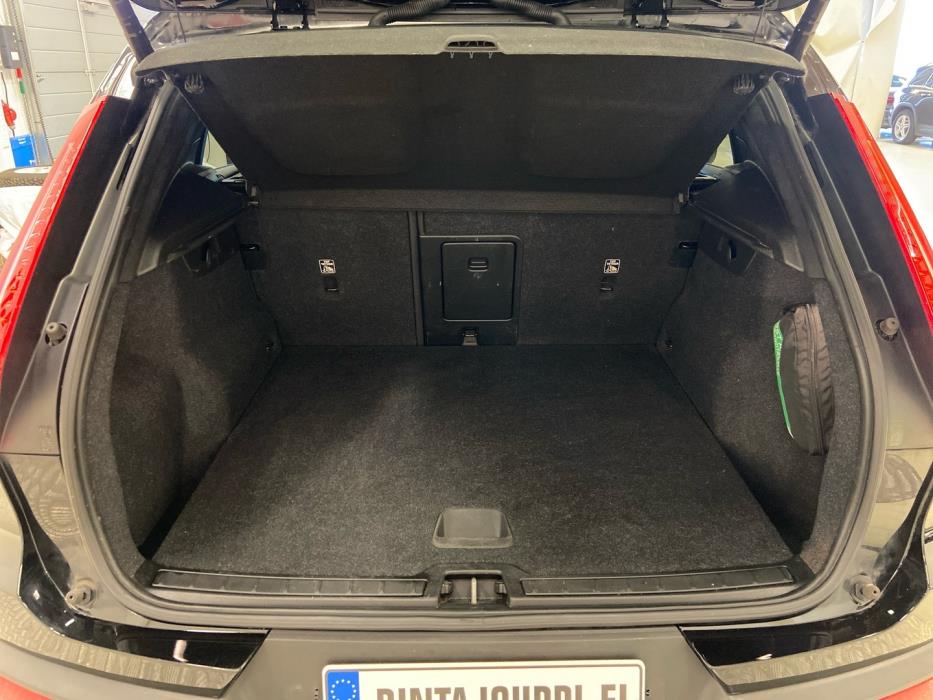VOLVO XC40 2021