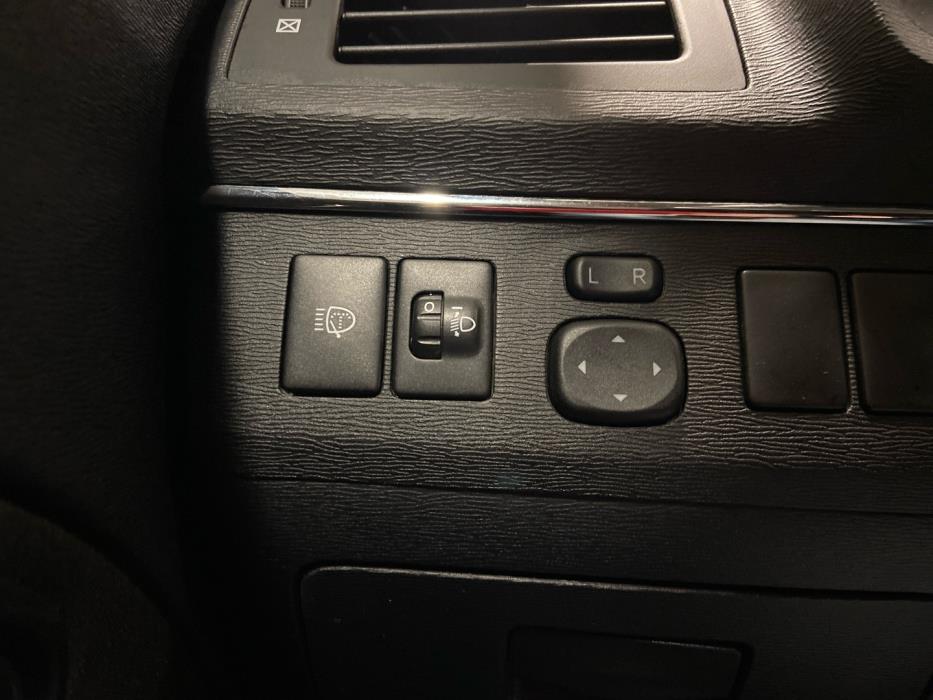 TOYOTA Avensis 2011
