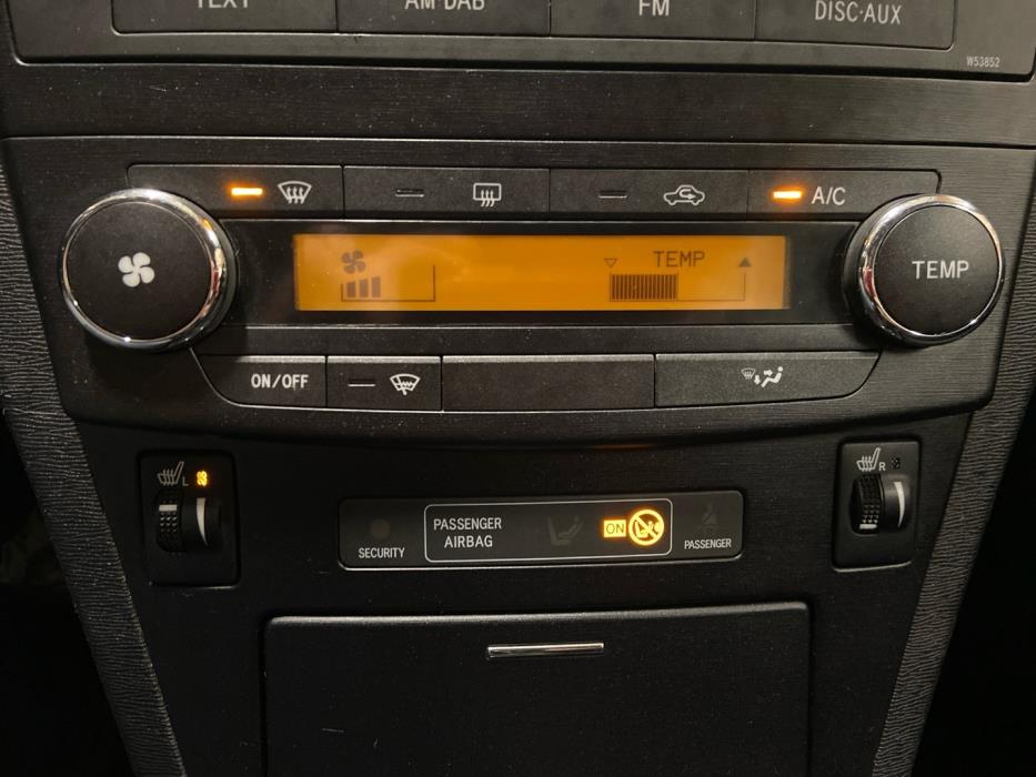 TOYOTA Avensis 2011