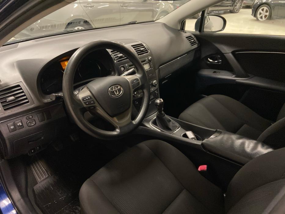 TOYOTA Avensis 2011