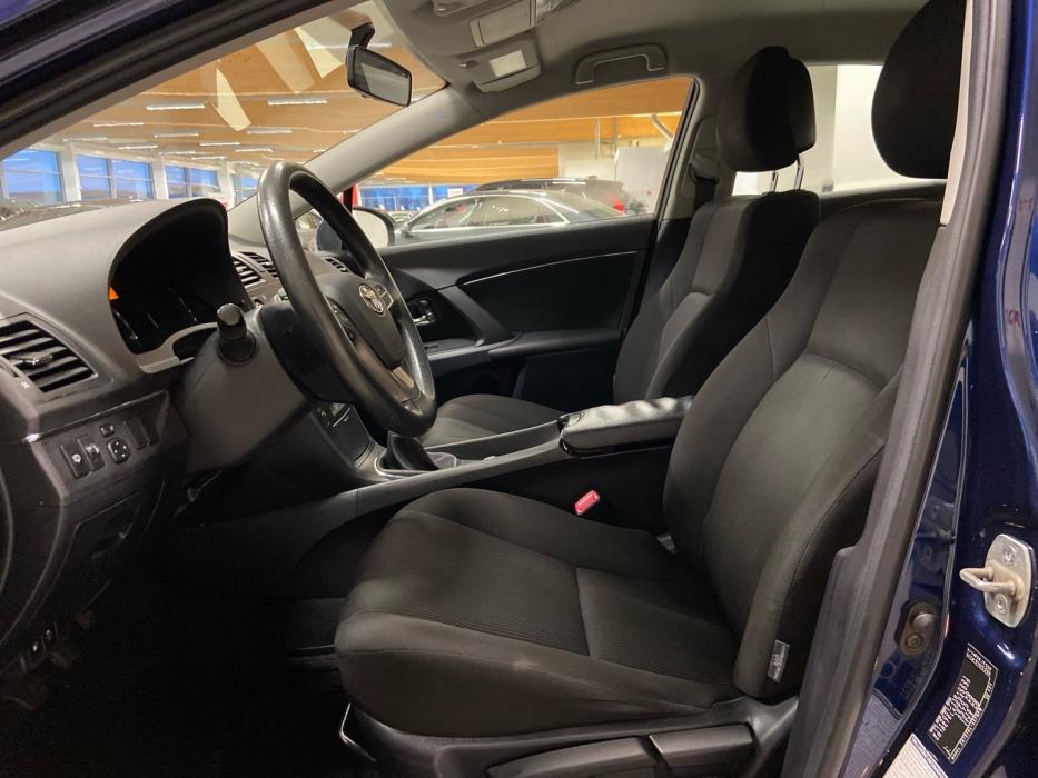 TOYOTA Avensis 2011