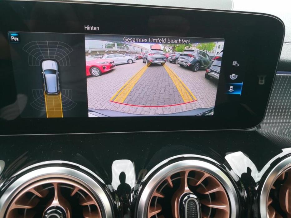 MERCEDES-BENZ EQB 2022