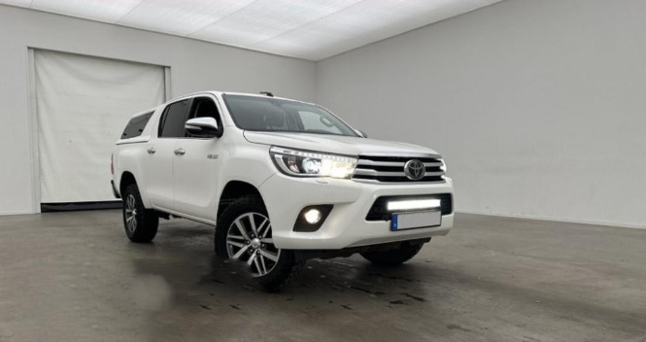 TOYOTA Hilux 2016