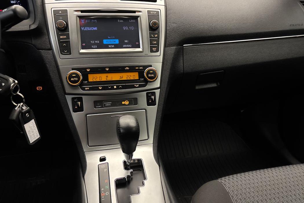 TOYOTA Avensis 2012