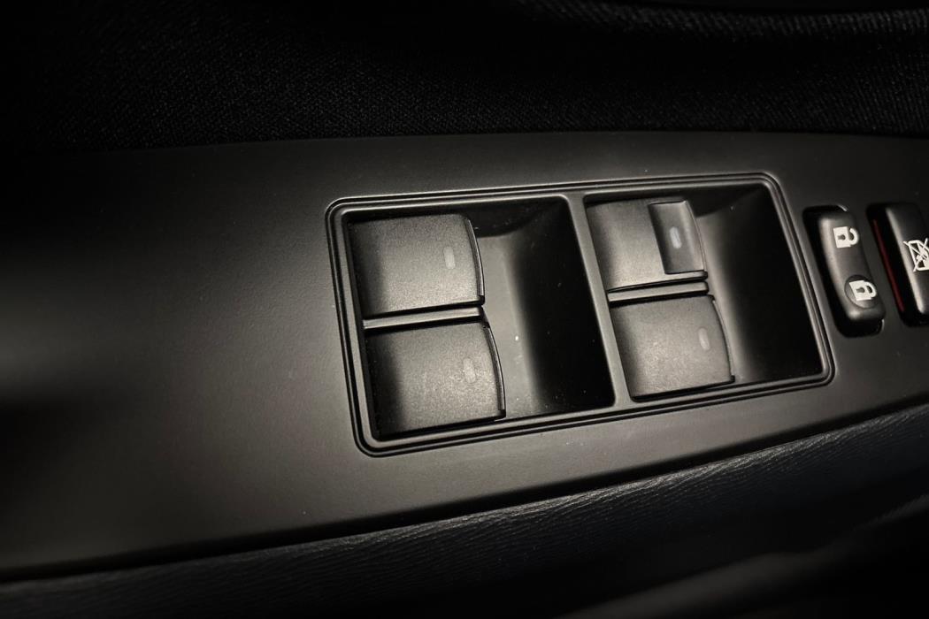 TOYOTA Avensis 2012
