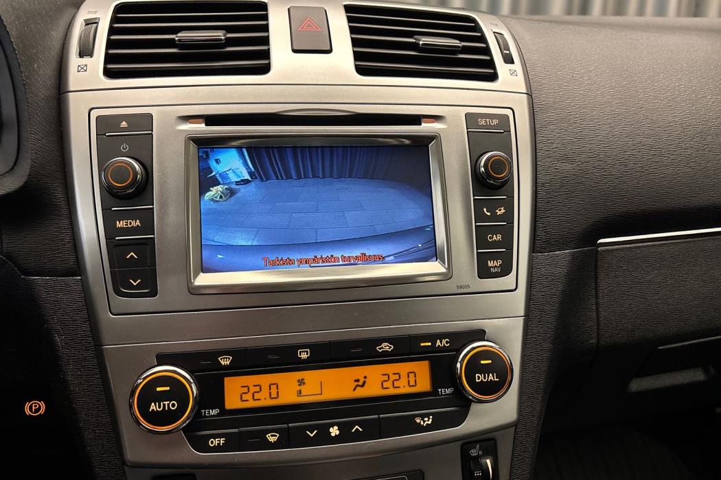 TOYOTA Avensis 2012