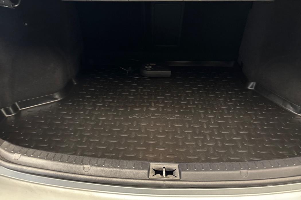 TOYOTA Avensis 2012