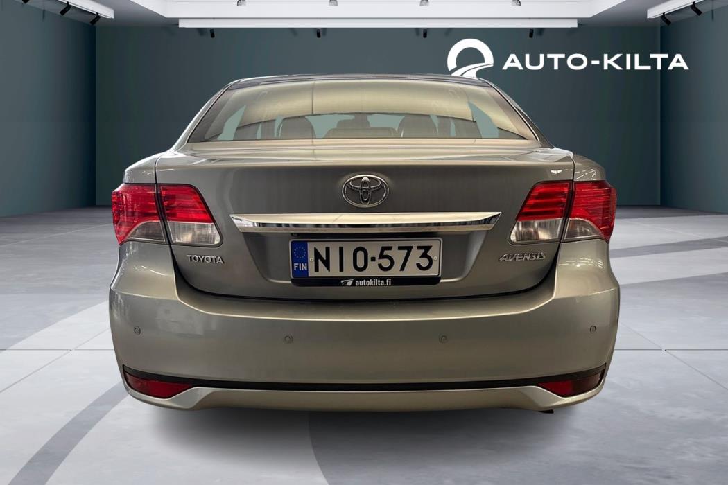 TOYOTA Avensis 2012