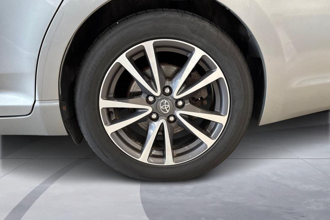 TOYOTA Avensis 2012