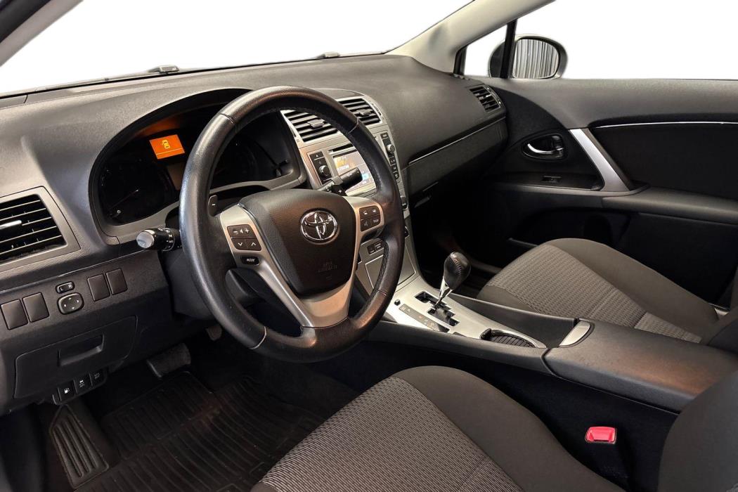 TOYOTA Avensis 2012