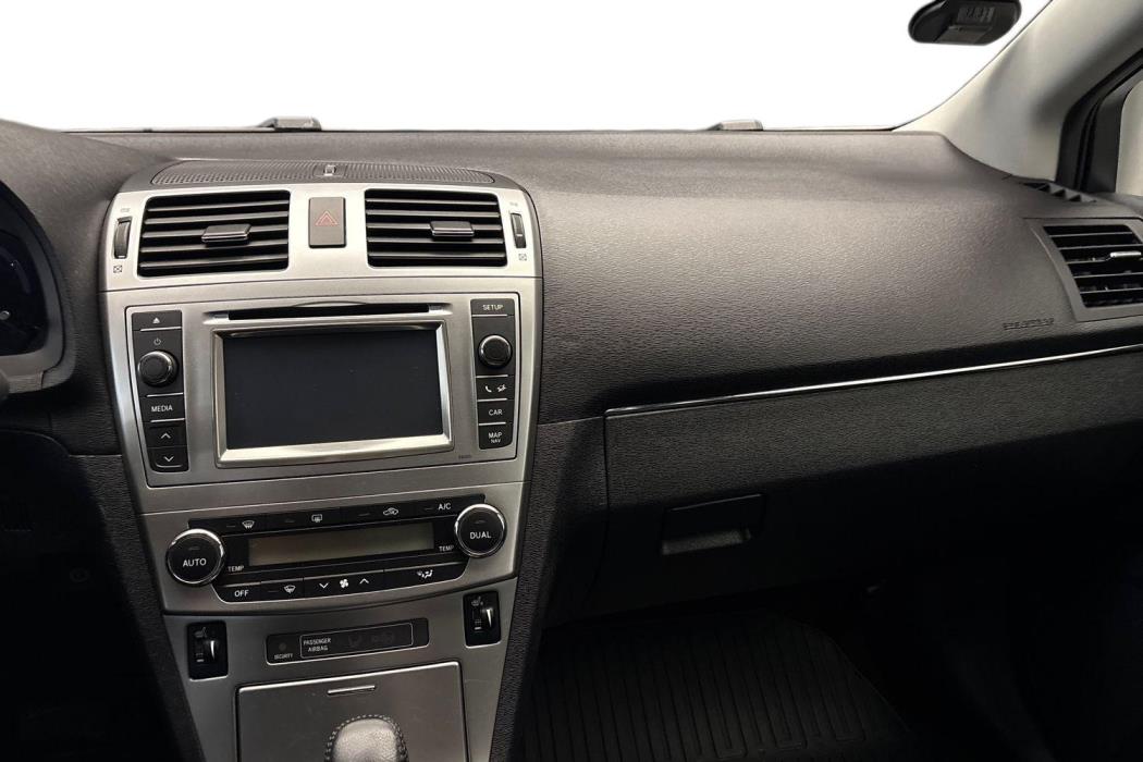TOYOTA Avensis 2012
