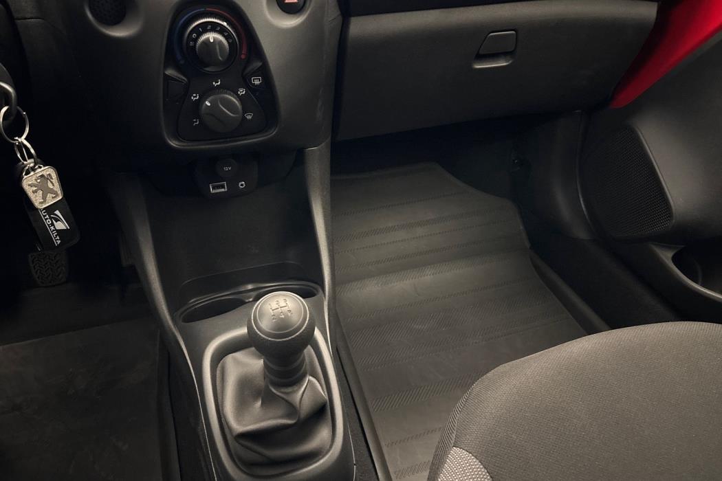 PEUGEOT 108 2017
