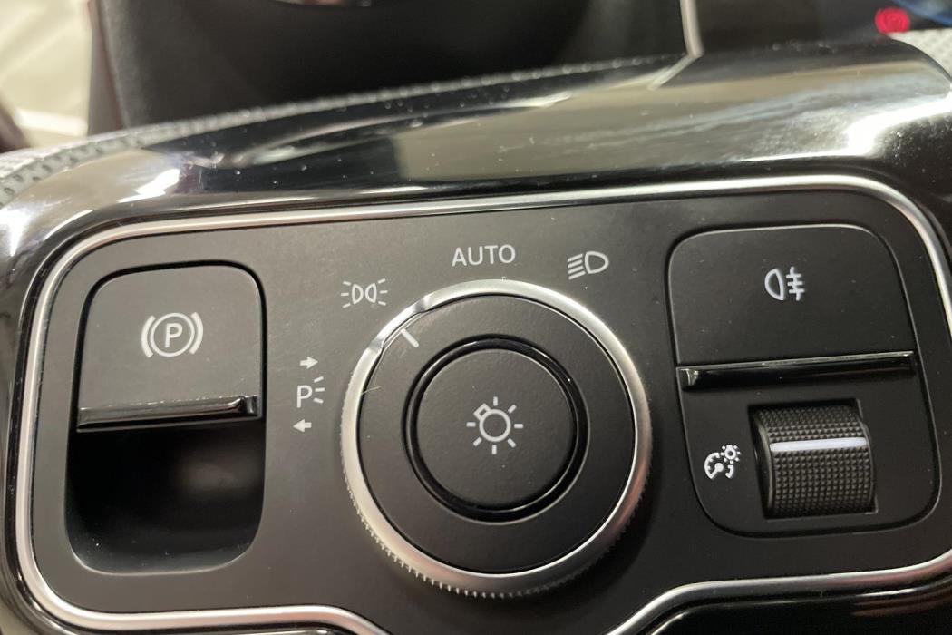 MERCEDES-BENZ A 2018