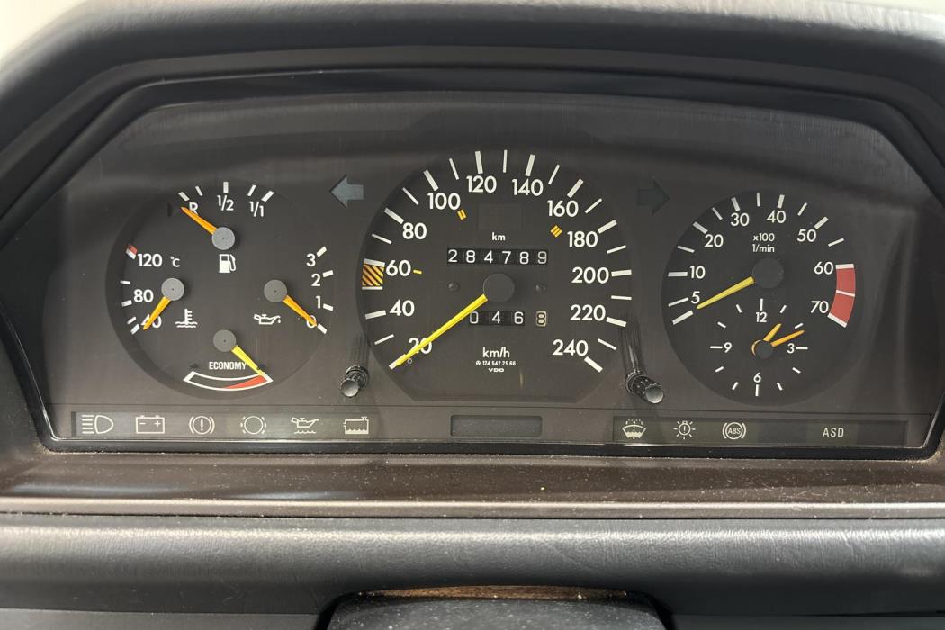 Mercedes-Benz E 1989