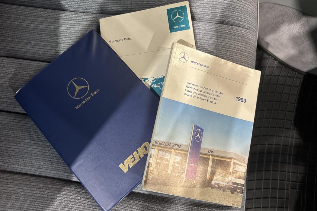 Mercedes-Benz E 1989