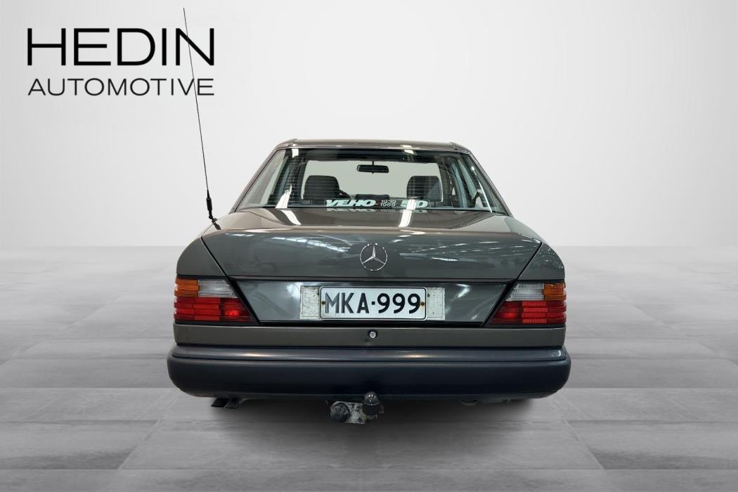 Mercedes-Benz E 1989