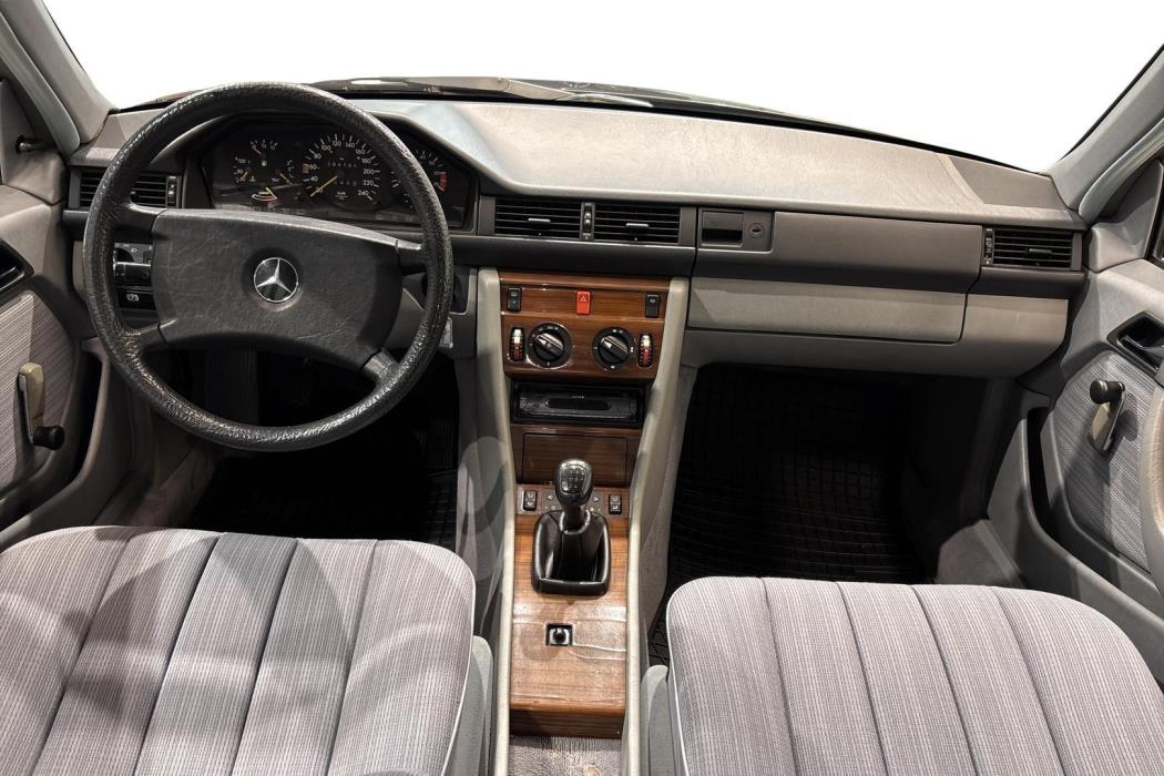 Mercedes-Benz E 1989