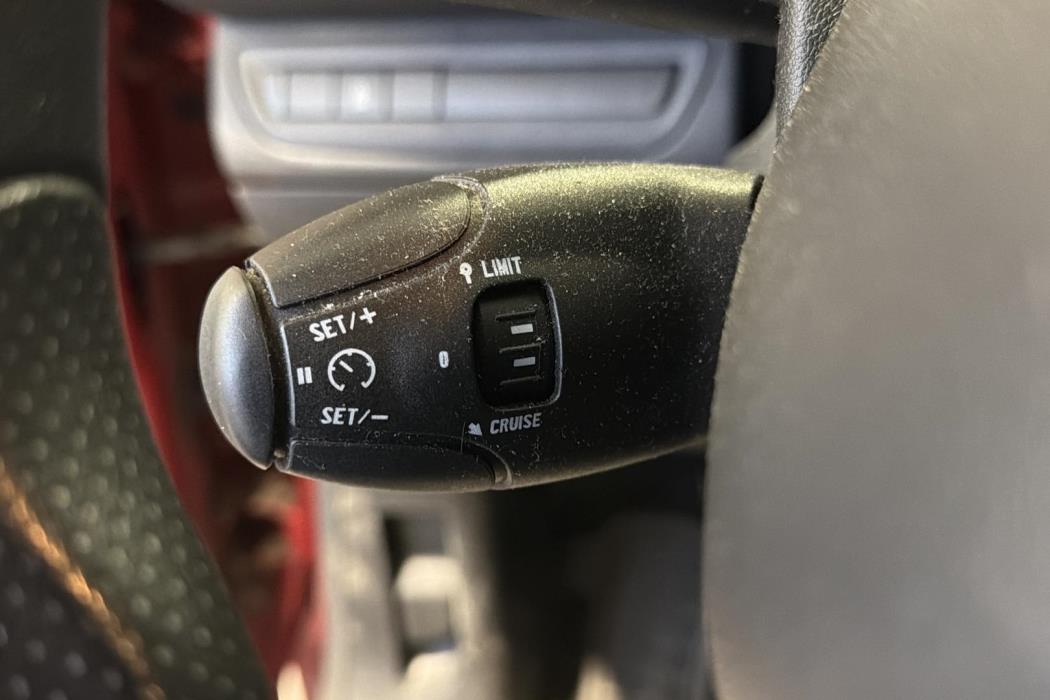 PEUGEOT 208 2013