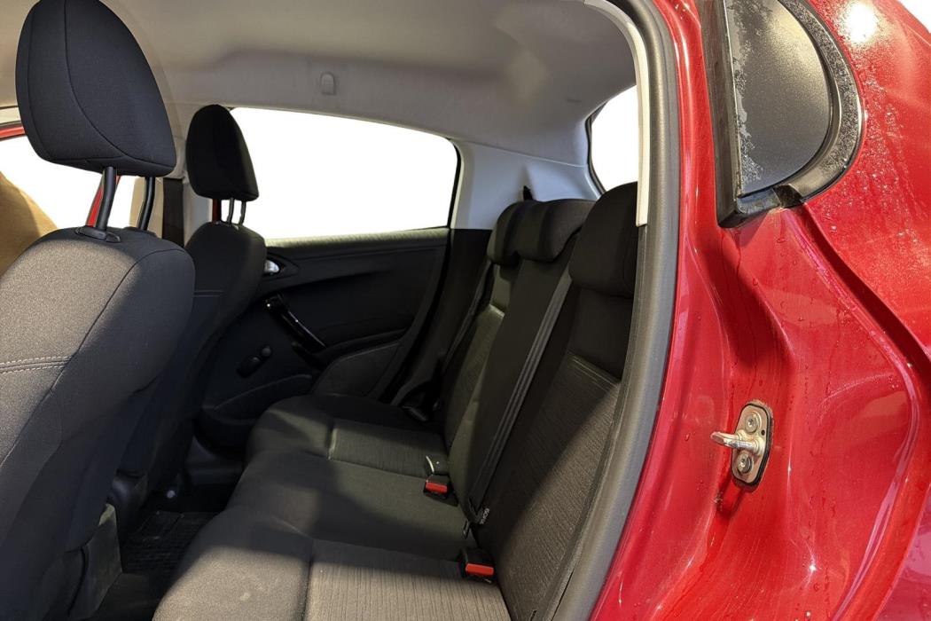 PEUGEOT 208 2013