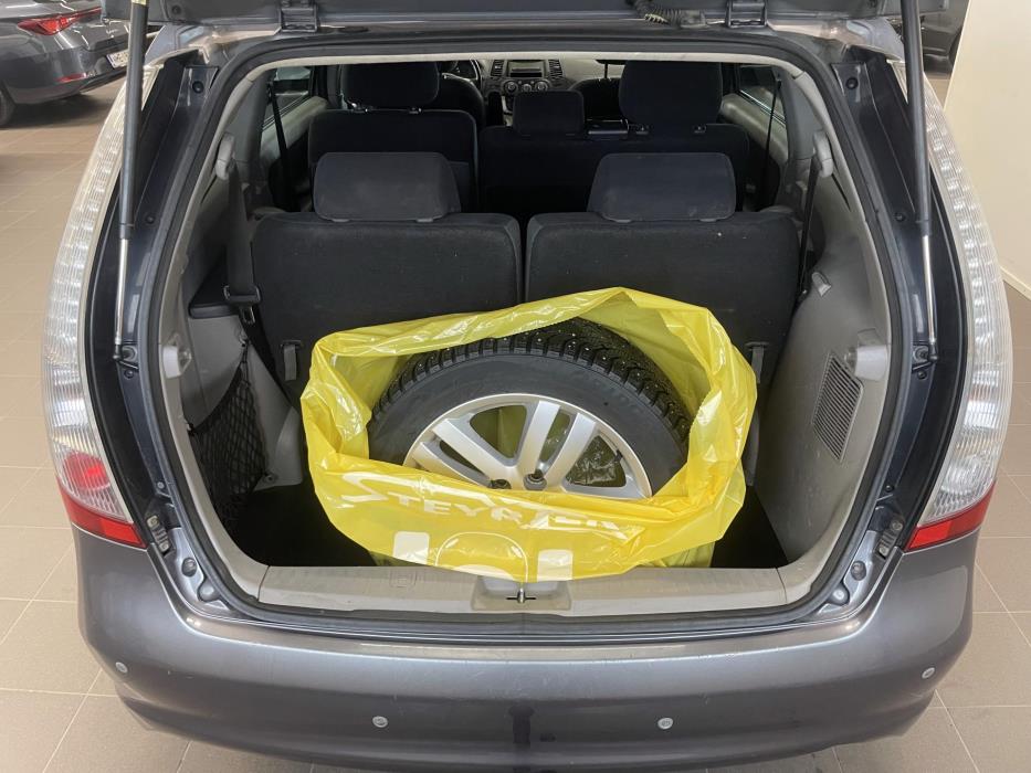 MITSUBISHI Grandis 2009
