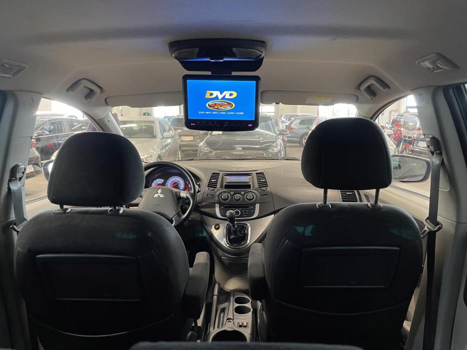 MITSUBISHI Grandis 2009