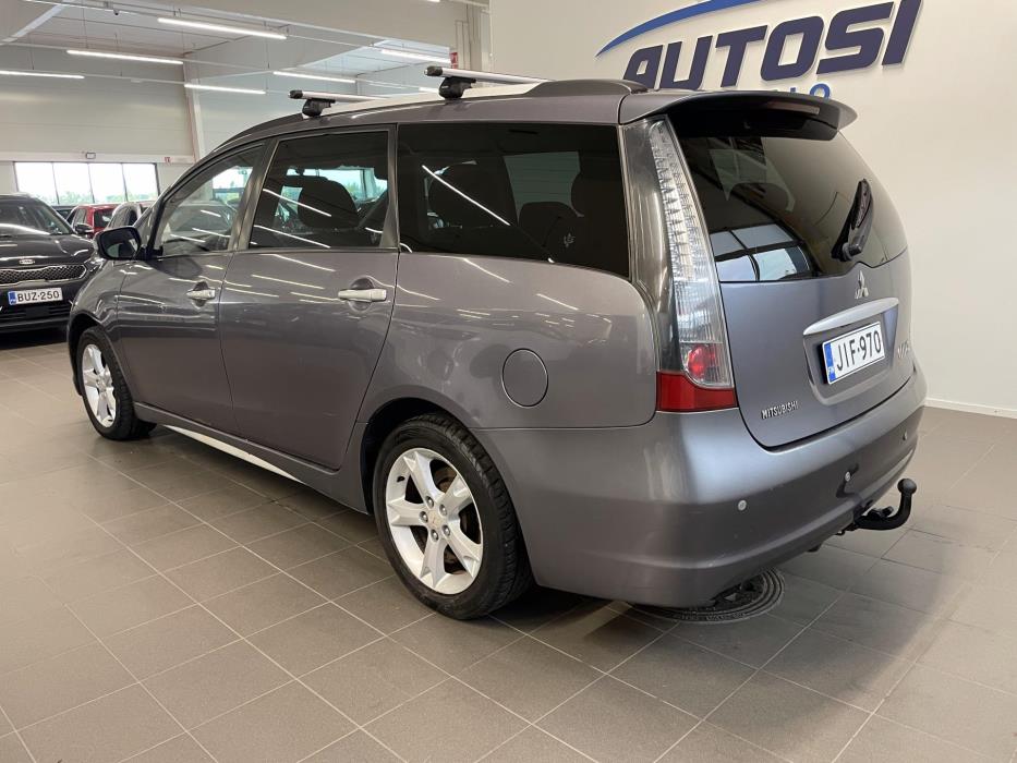 MITSUBISHI Grandis 2009
