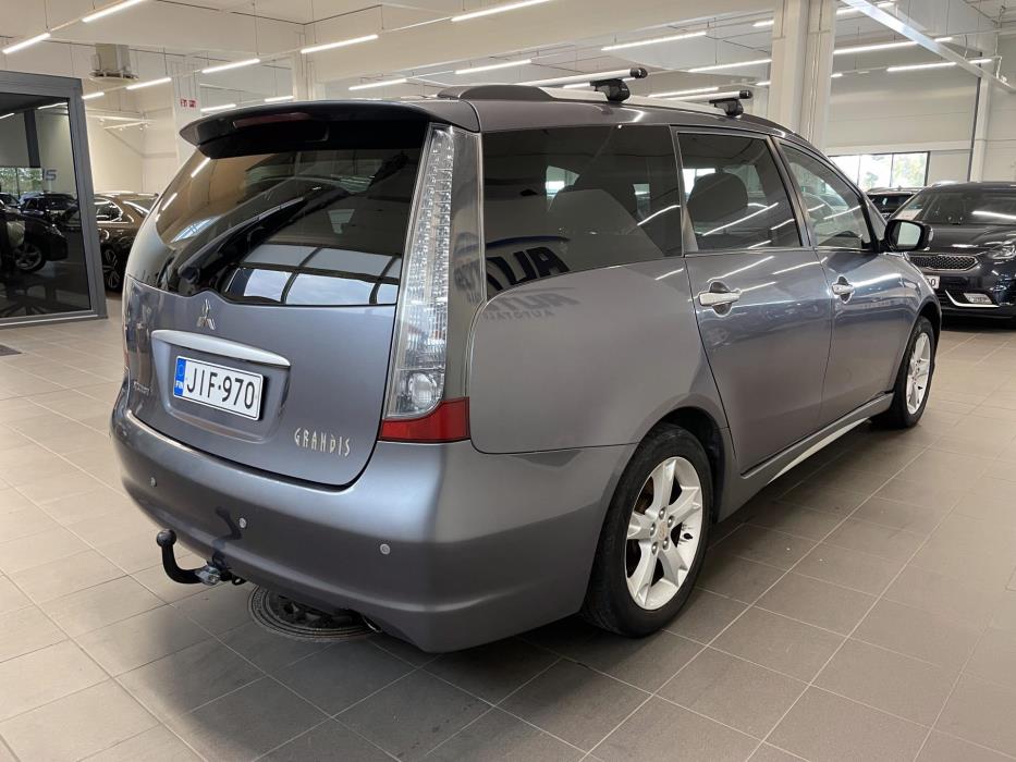 MITSUBISHI Grandis 2009
