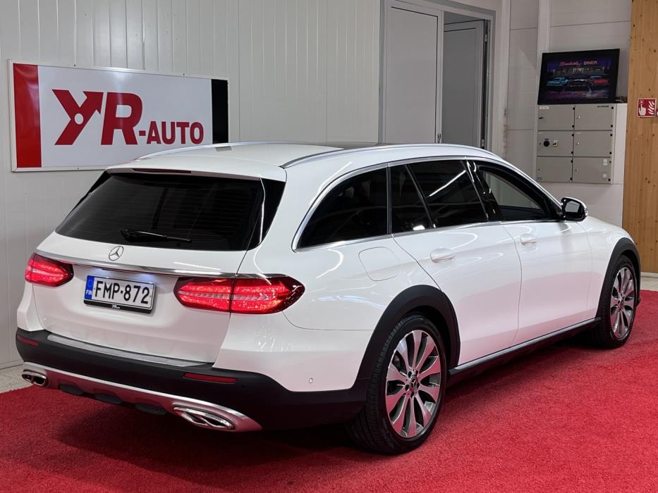 MERCEDES-BENZ E 2017