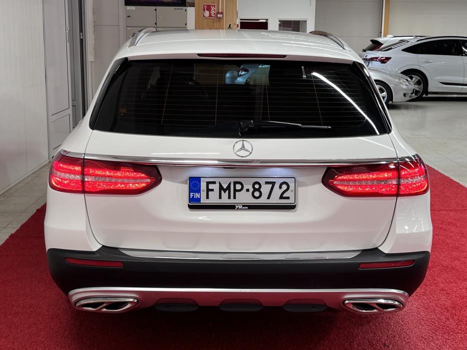 MERCEDES-BENZ E 2017