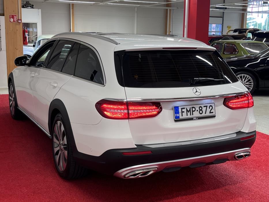 MERCEDES-BENZ E 2017