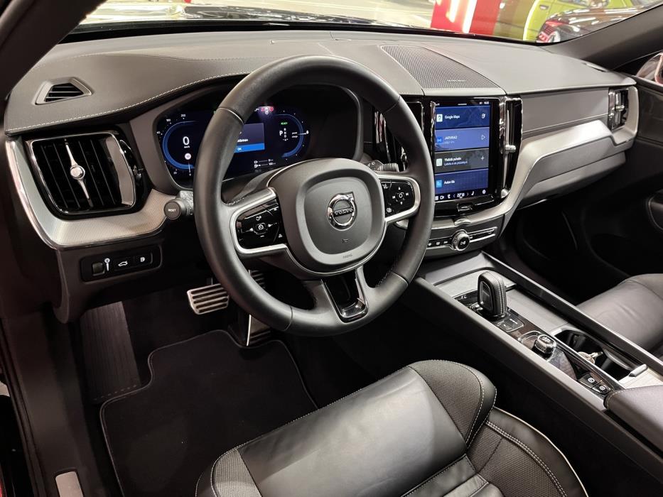 VOLVO XC60 2022