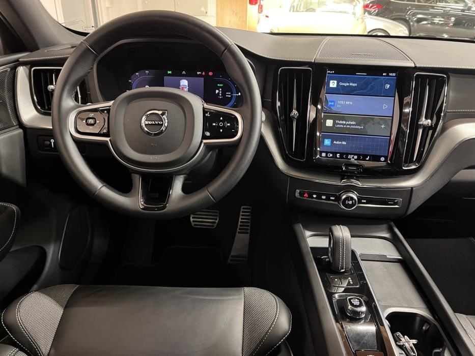 VOLVO XC60 2022