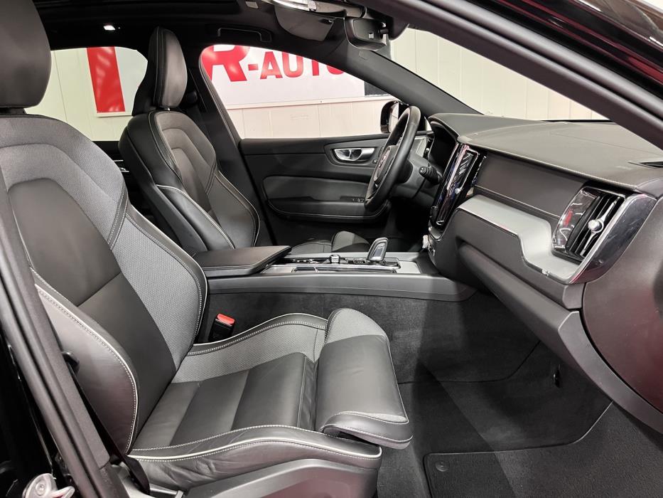 VOLVO XC60 2022