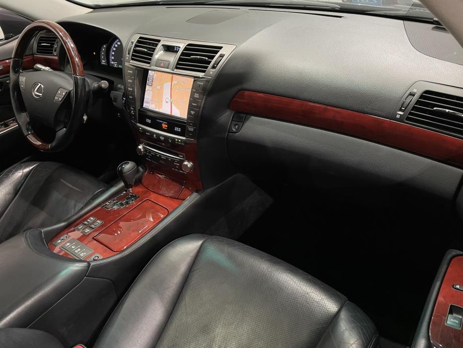 LEXUS LS 2012