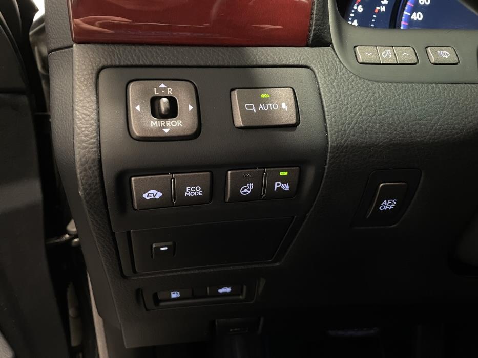 LEXUS LS 2012