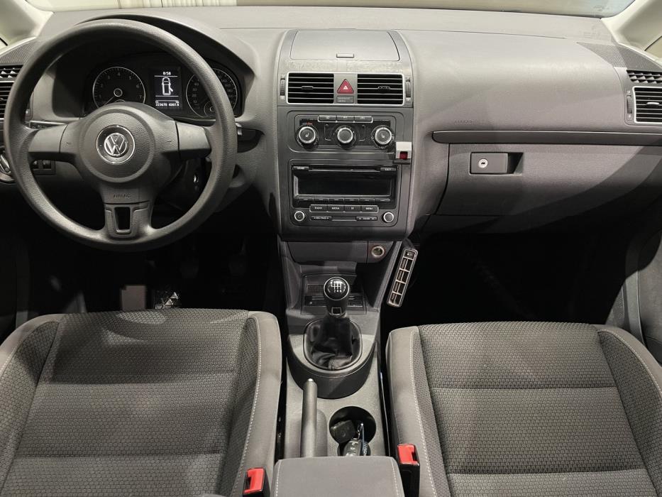 VOLKSWAGEN Touran 2012